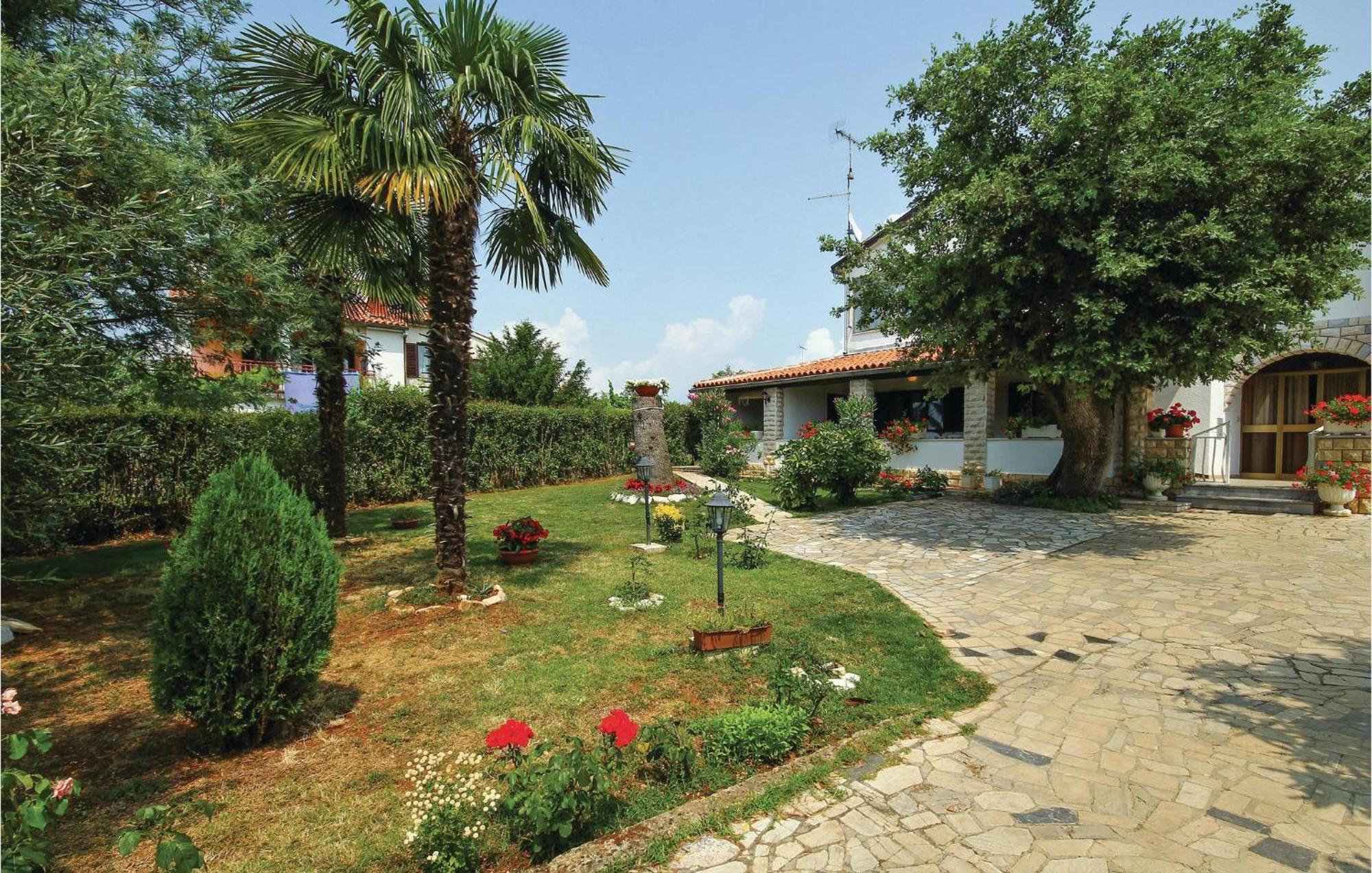 Beautiful Apartment In Porec With Wifi Buitenkant foto