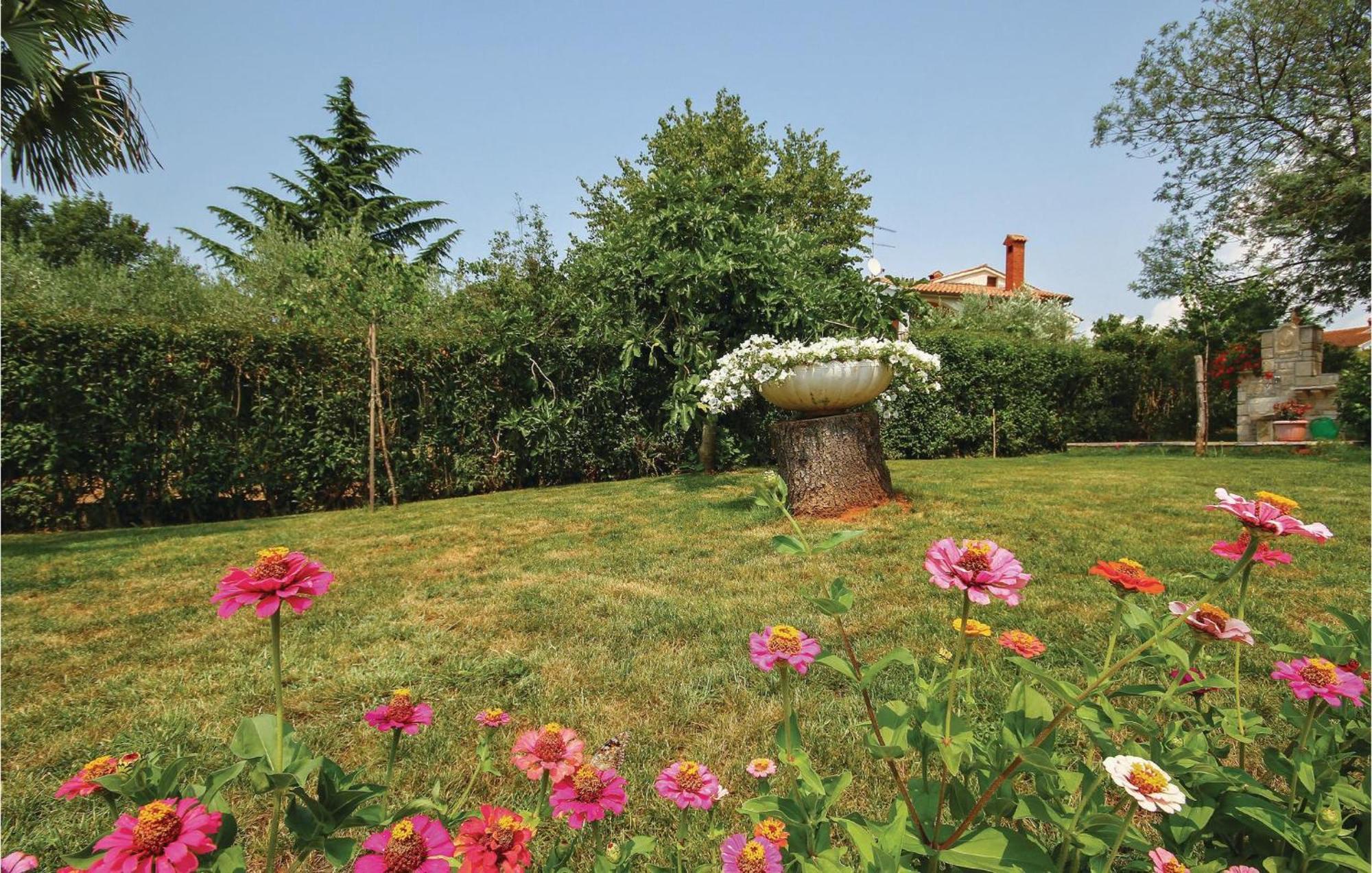 Beautiful Apartment In Porec With Wifi Buitenkant foto