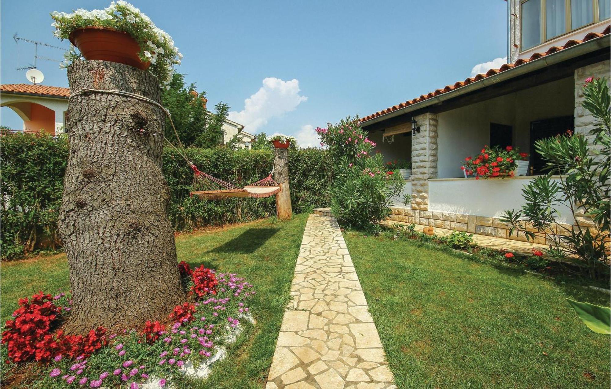 Beautiful Apartment In Porec With Wifi Buitenkant foto